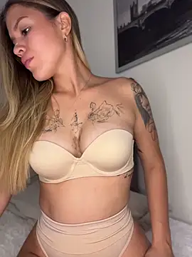 Snapshot of GabrielaS_ chatting on April 14, 2026, 10:04 pm GabrielaS online show from April 14, 2026, 10:04 pm