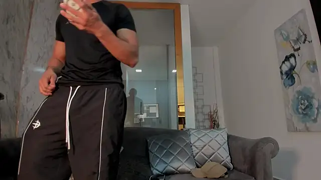 Maik Mejia online show from February 16, 2026, 9:02 pm