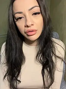 Layana Ro online show from February 15, 2026, 4:17 pm