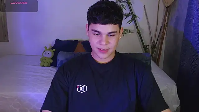 eithan jonnes online show from February 20, 2026, 8:33 pm