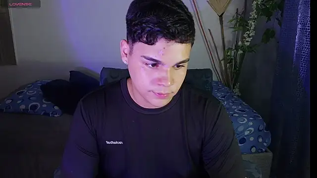 eithan jonnes online show from April 17, 2026, 9:28 pm