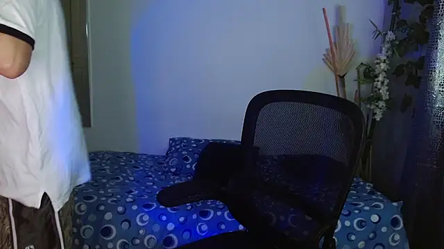 eithan jonnes online show from March 17, 2026, 9:18 pm