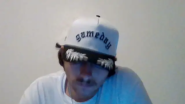 Snapshot of Tallhungandcloudy chatting on February 26, 2026, 3:06 am Tallhungandcloudy online show from February 26, 2026, 3:06 am