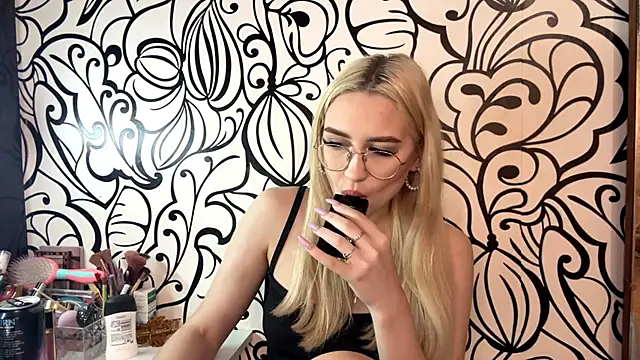 Kat Catherine online show from February 28, 2026, 11:10 am