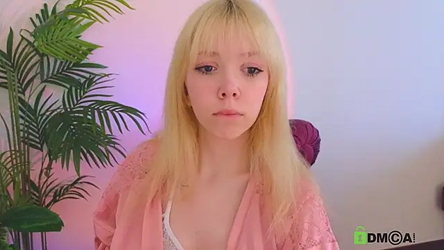 Snapshot of Rochelle_kitty chatting on May 18, 2026, 2:00 pm Rochelle kitty online show from May 18, 2026, 2:00 pm