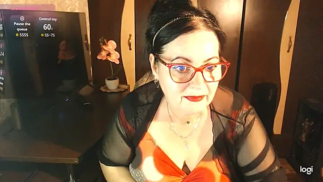 Snapshot of exiMIlf chatting on June 10, 2026, 5:58 pm exiMIlf online show from June 10, 2026, 5:58 pm