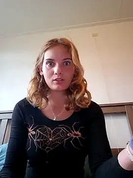 sweetsophie69 online show from April 24, 2026, 6:21 pm