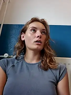 sweetsophie69 online show from April 28, 2026, 6:01 pm