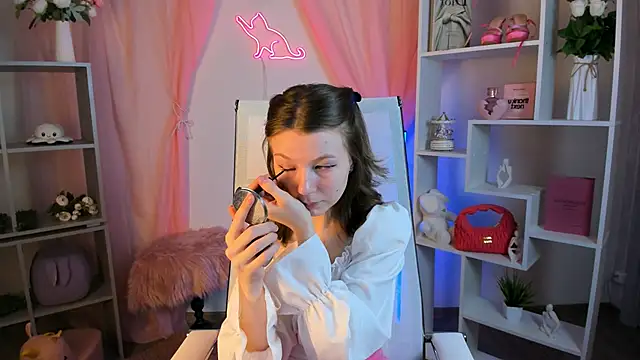 ElliFrankenweenie online show from March 9, 2026, 9:24 am