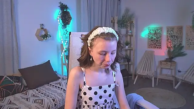 ElliFrankenweenie online show from April 8, 2026, 6:26 am