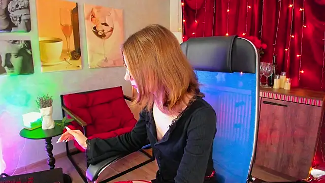 ElliFrankenweenie online show from April 5, 2026, 6:20 am