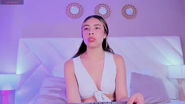 ValeryGomezz online show from April 30, 2026, 8:57 pm