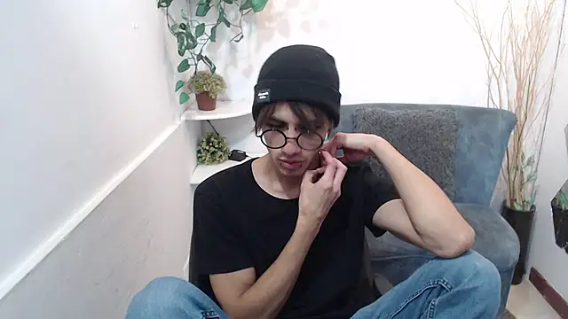 AaronBeer  online show from February 28, 2026, 11:43 am