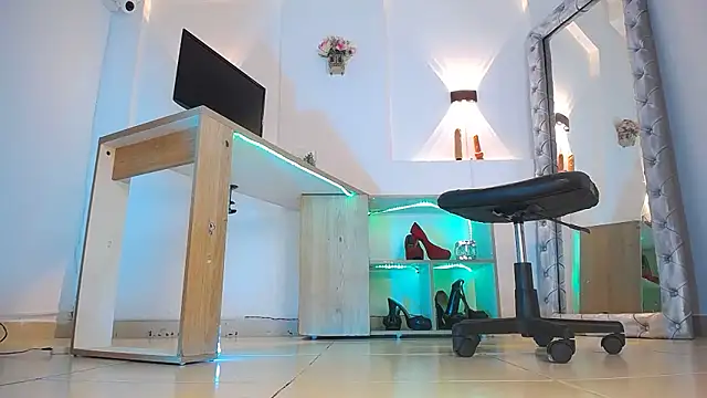 jullian ricci online show from April 18, 2026, 8:20 pm