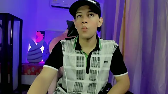 Top and bottom online show from April 12, 2026, 8:23 pm