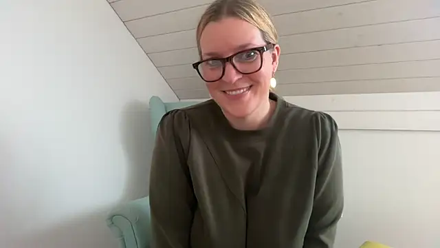 Snapshot of Busenwunder1280 chatting on March 25, 2026, 9:30 am Busenwunder1280 online show from March 25, 2026, 9:30 am