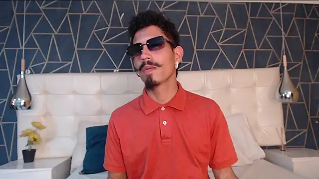 NoaahTylor online show from February 16, 2026, 7:56 pm