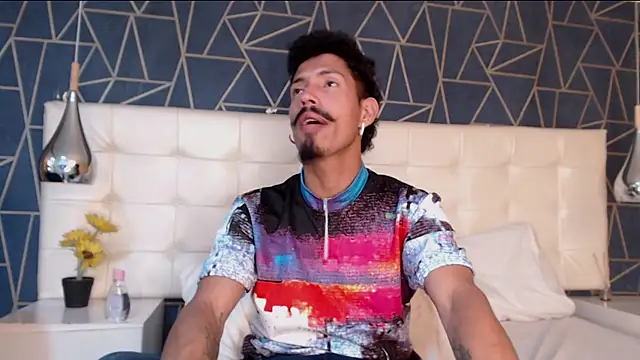 NoaahTylor online show from February 18, 2026, 12:52 am