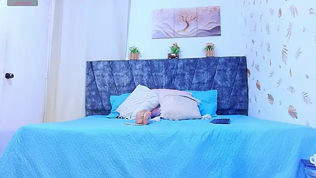 MelanyStone  online show from April 18, 2026, 12:07 pm