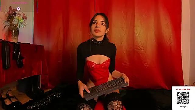 Snapshot of lilyruso chatting on April 27, 2026, 11:19 am lilyruso online show from April 27, 2026, 11:19 am