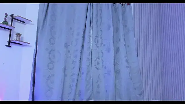 RaiderandRoxie1 online show from April 21, 2026, 1:42 am