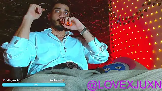 Snapshot of LovexJuxn8 chatting on May 26, 2026, 3:04 am LovexJuxn8 online show from May 26, 2026, 3:04 am