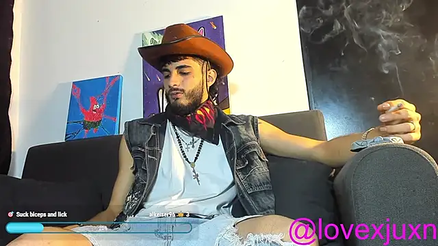 Snapshot of LovexJuxn8 chatting on March 3, 2026, 7:32 pm LovexJuxn8 online show from March 3, 2026, 7:32 pm