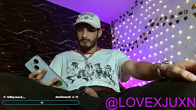 Snapshot of LovexJuxn8 chatting on April 29, 2026, 9:21 pm LovexJuxn8 online show from April 29, 2026, 9:21 pm