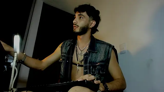 Snapshot of LovexJuxn8 chatting on February 24, 2026, 7:15 pm LovexJuxn8 online show from February 24, 2026, 7:15 pm