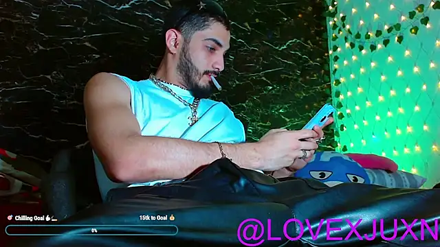 Snapshot of LovexJuxn8 chatting on June 2, 2026, 8:31 pm LovexJuxn8 online show from June 2, 2026, 8:31 pm