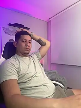  robertobaggioo online show from April 19, 2026, 1:01 pm