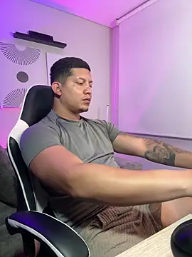  robertobaggioo online show from April 28, 2026, 12:09 pm