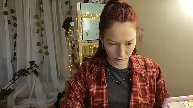 Kamila Moore  online show from March 5, 2026, 2:46 pm