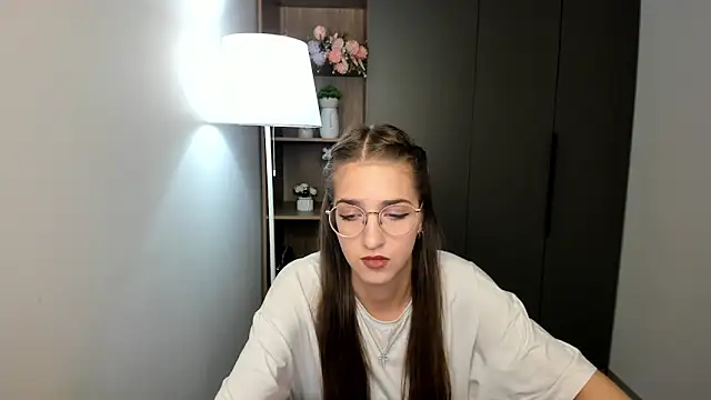 ClarineCasebolt online show from February 12, 2026, 3:06 am