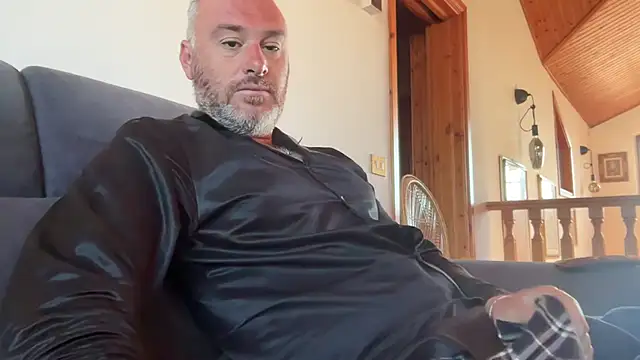 marcovik1 online show from April 8, 2026, 7:32 am