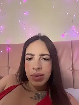 Snapshot of Larinhap chatting on February 14, 2026, 5:13 pm Larinhap online show from February 14, 2026, 5:13 pm