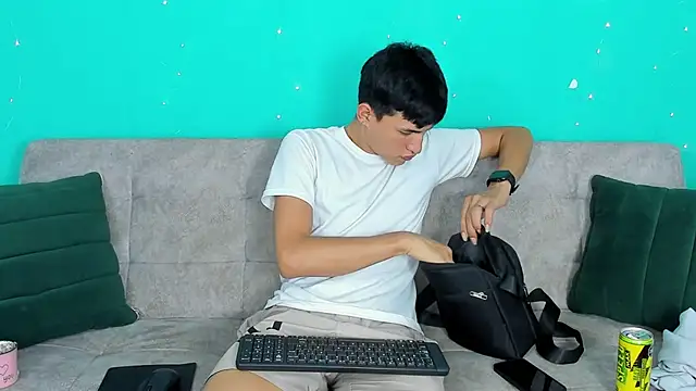 Snapshot of NicolasTorrez chatting on March 4, 2026, 8:49 pm NicolasTorrez online show from March 4, 2026, 8:49 pm