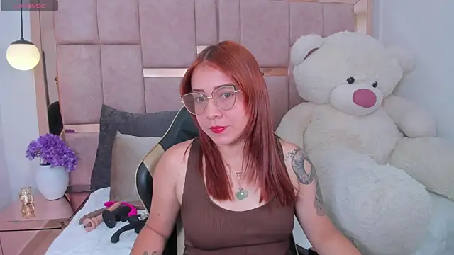 Snapshot of antonella_moon7 chatting on June 19, 2026, 3:45 am antonella moon7 online show from June 19, 2026, 3:45 am