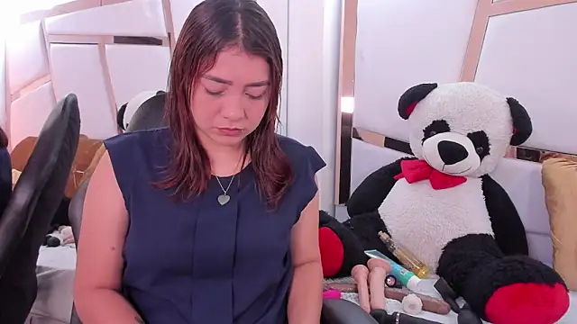 antonella moon7 online show from April 7, 2026, 4:36 am