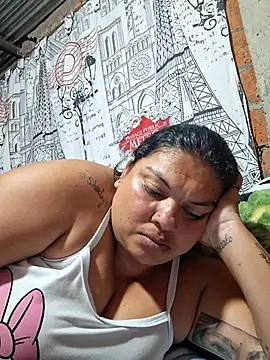 Snapshot of Juli_Powl chatting on June 26, 2026, 1:44 am Juli Powl online show from June 26, 2026, 1:44 am