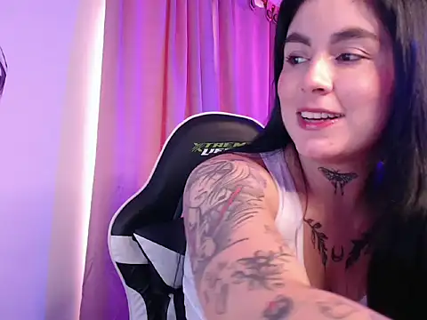 Snapshot of JanineRae chatting on March 11, 2026, 6:24 pm JanineRae online show from March 11, 2026, 6:24 pm