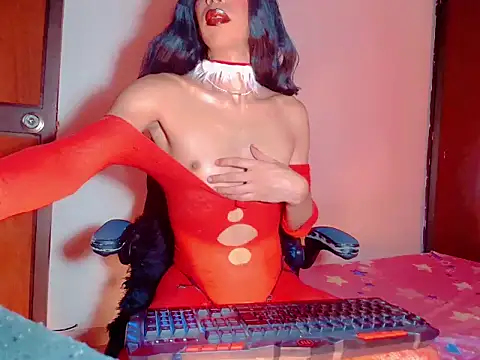 latinhott23 online show from April 19, 2026, 11:33 am