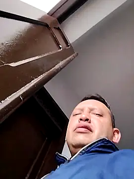 Hachi28 online show from April 3, 2026, 12:55 pm