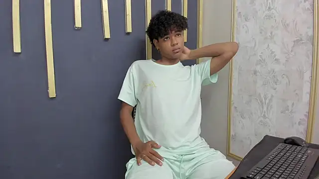 Snapshot of Twink_Alex19 chatting on February 21, 2026, 8:00 pm Twink Alex19 online show from February 21, 2026, 8:00 pm