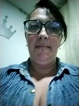  Saraqueen online show from April 4, 2026, 1:12 am