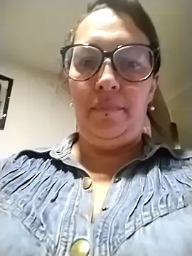  Saraqueen online show from April 3, 2026, 3:35 am