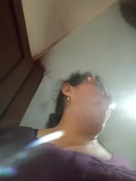  Saraqueen online show from April 17, 2026, 3:20 am