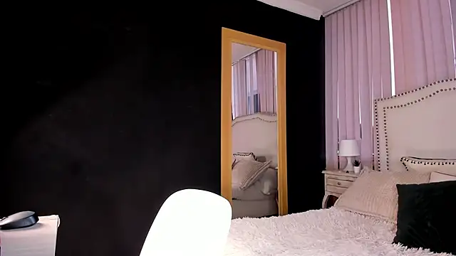 madii lenon online show from March 28, 2026, 8:43 pm