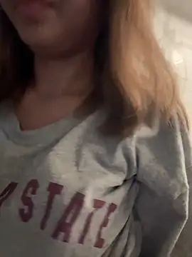 Alittleasaingirl online show from April 20, 2026, 2:51 pm