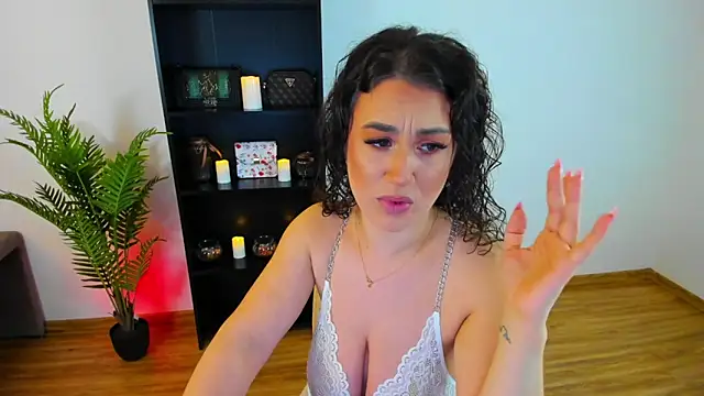 Snapshot of khloe_starrr chatting on February 28, 2026, 5:12 pm khloe starrr online show from February 28, 2026, 5:12 pm